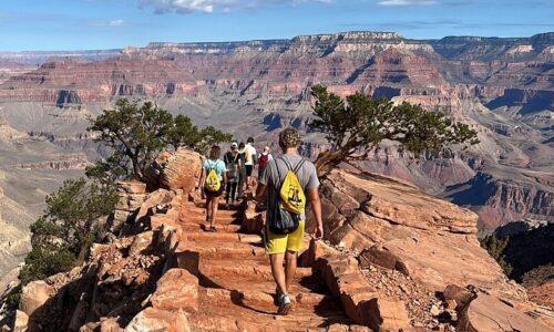 Guests hiking the South Kaibab Trail in Grand Canyon