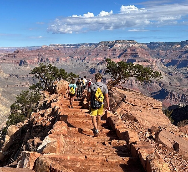 Guests hiking the South Kaibab Trail in Grand Canyon